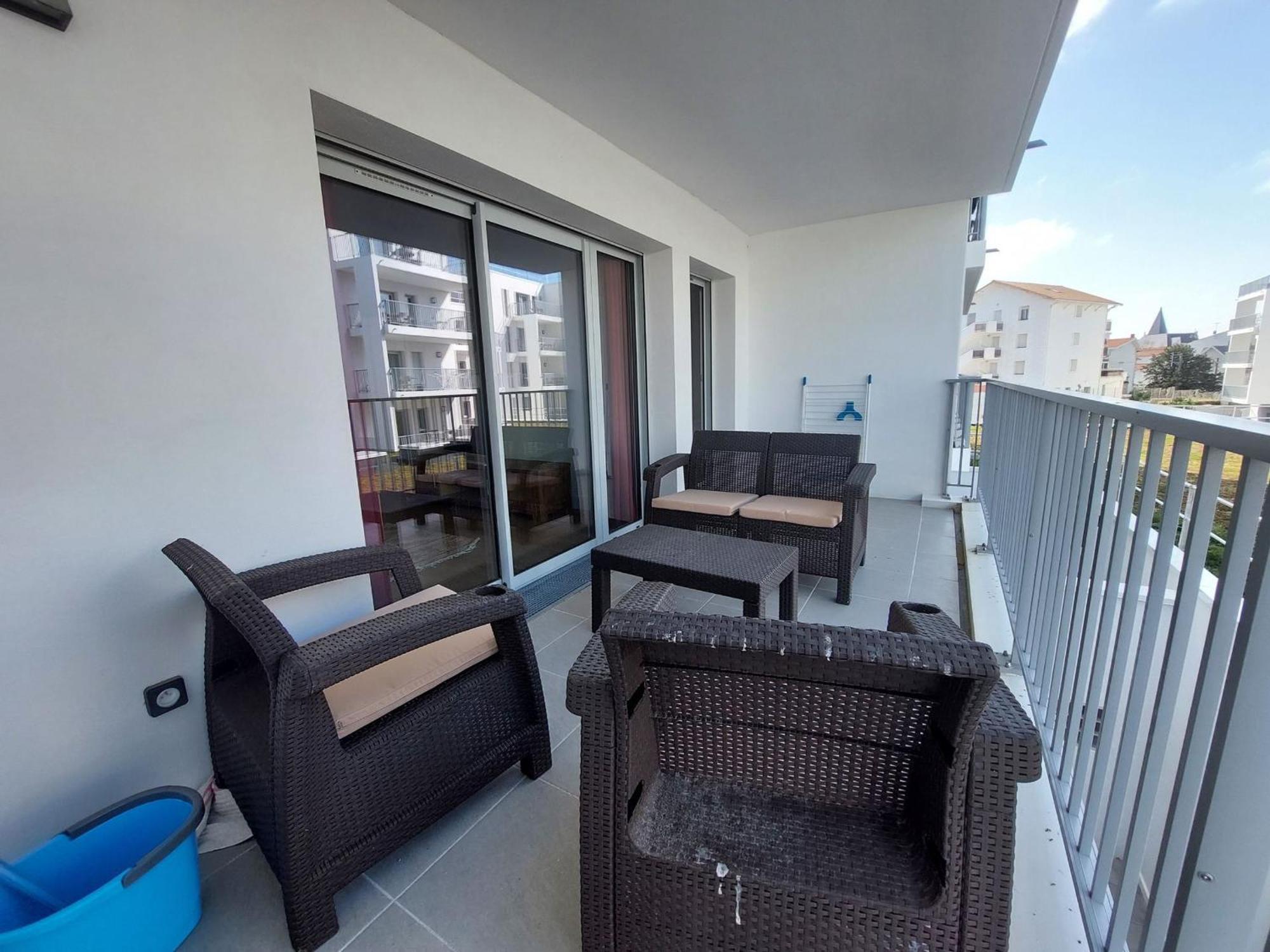 Appartement A 2 Pas De La Avec Parking A - Fr-1-550-90